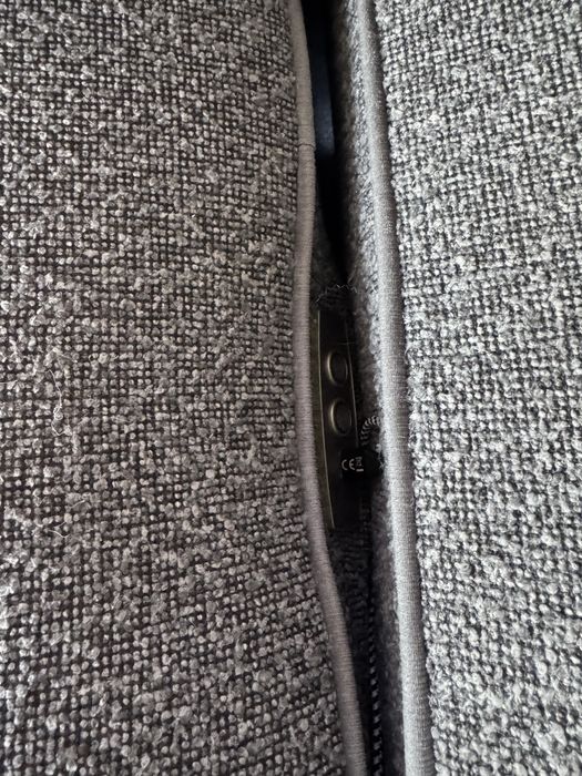 Sofa com chaiselong eletrico e portes de carregamento rapido usb