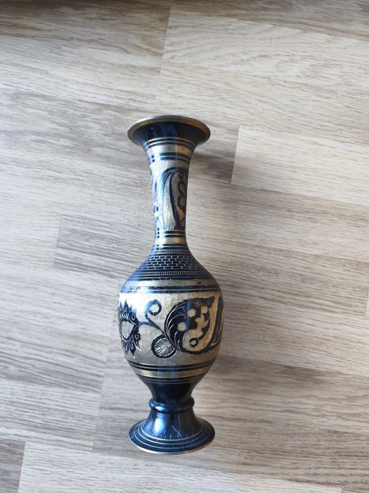 Wazon mosiężny indyjski, wysokość 29 cm