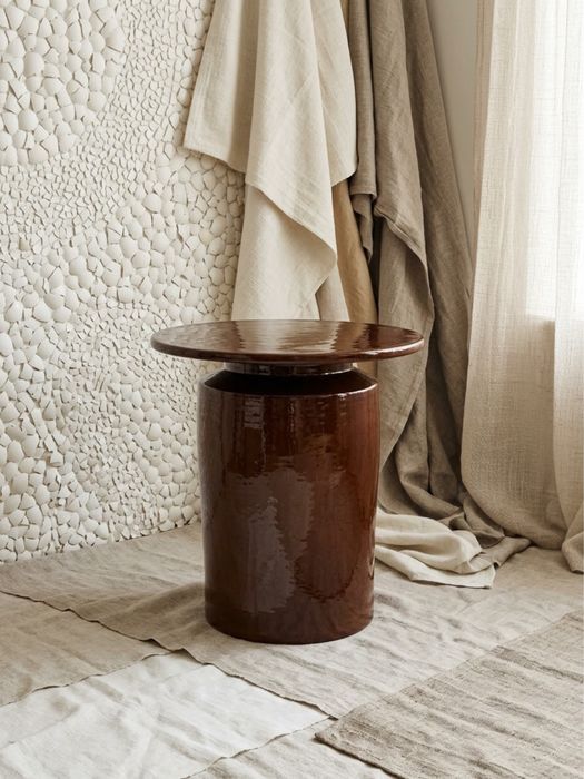 Mesa em ceramica vidrada