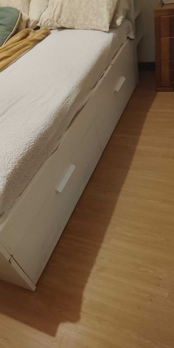 Cama com 4 gavetas