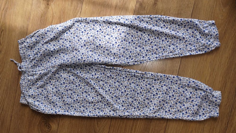Sprzedam letnie, zwiewne spodnie H&M r. 134.