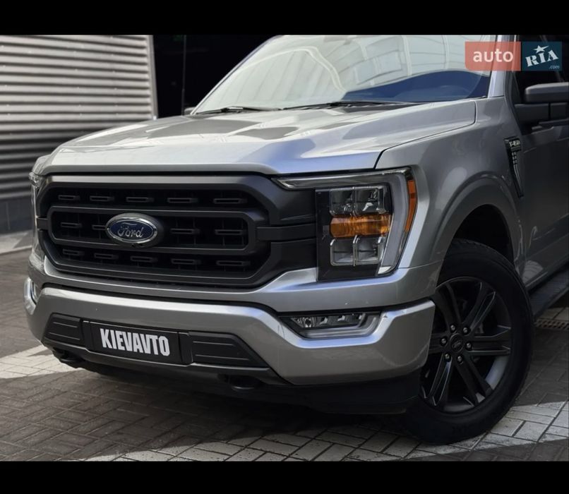 Продаж автомобіля легковий пікап