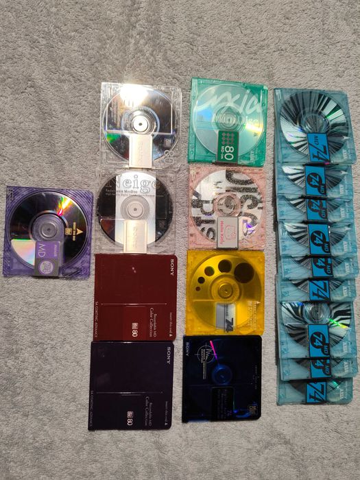 MD Minidysk AXIA. SONY. Maxell.