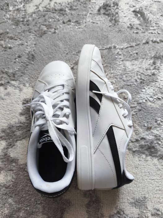 Кросівки жіночі Reebok та Fila