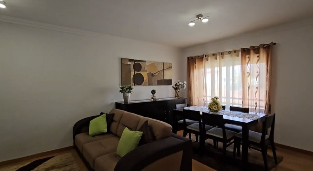 T2 Duplex com 2 Suítes, Terraço e Box em Condomínio Fechado