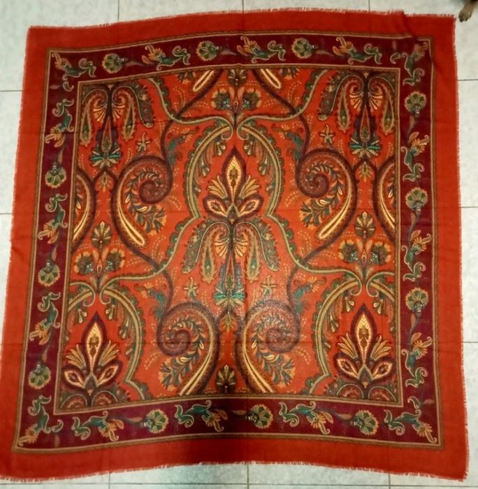 Lenços decorativos grandes quadrados