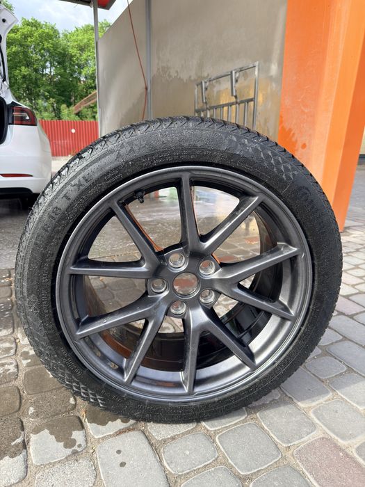 Колеса Tesla Model 3 диски шини датчик ковпак