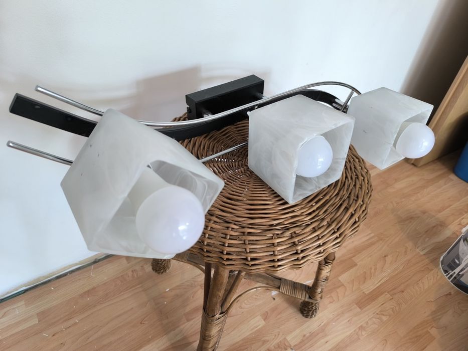 Przepiękna nowoczesna duża lampa sufitowa