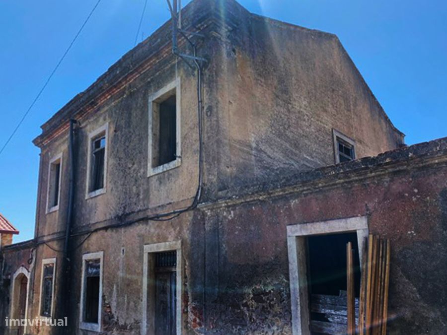 Grande moradia para recuperar, vistas desafogadas, São Gregório