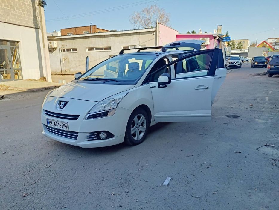 Пежо 5008 2012 рік, 1.6 дизель