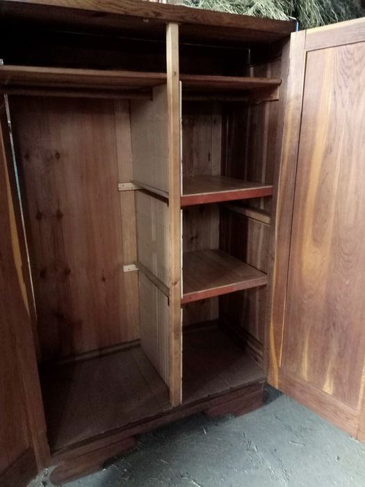 Stara drewniana szafa