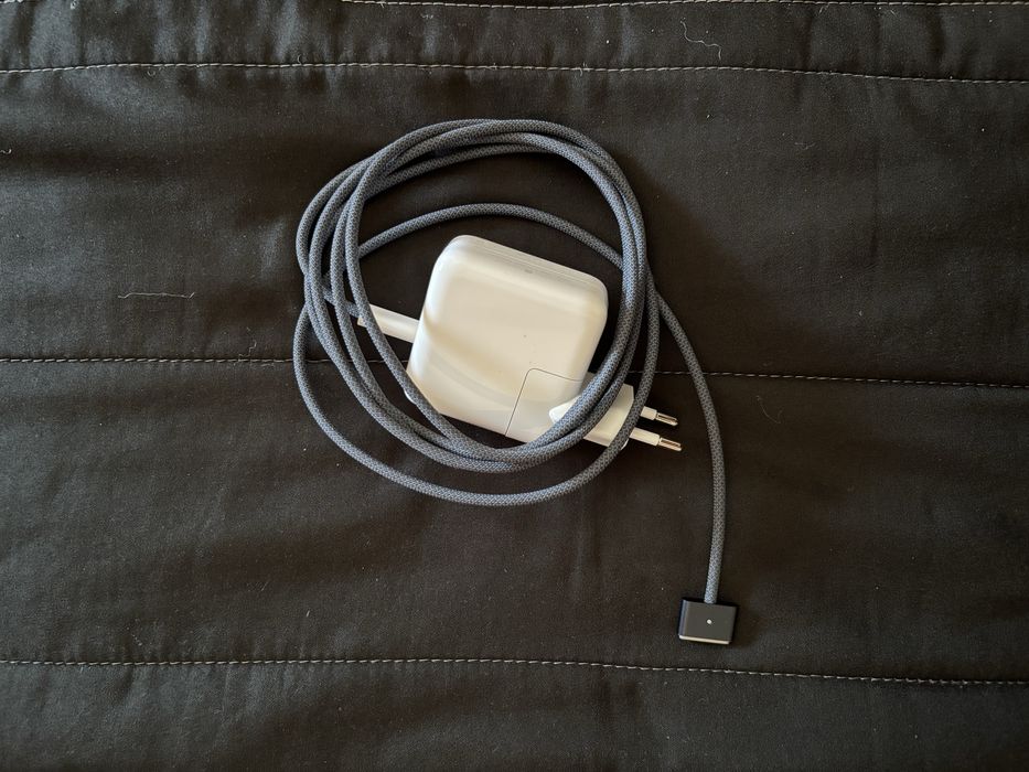 MacBook Air M4472513447094528004