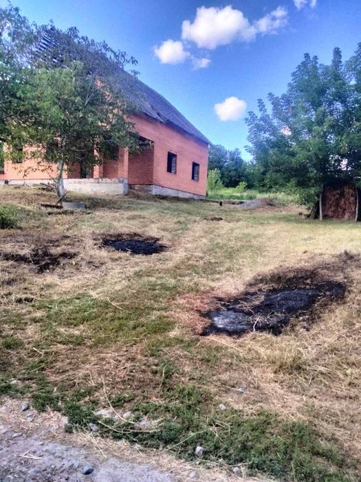 С. Гвоздів, недобудований будинок 140 кв.м. земельна ділянка 30 соток