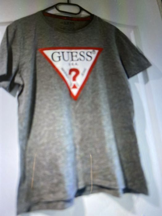 Koszulka  Guess. Szara
