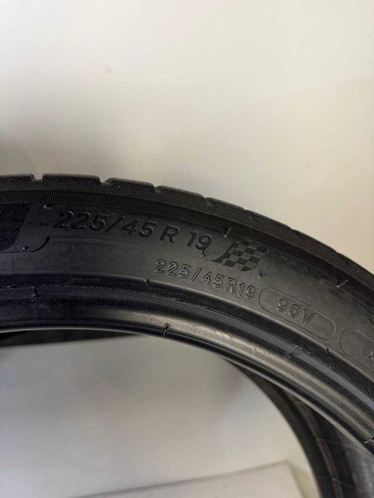 225/45/19 R19 Michelin Pilot Sport 4 * 96W 4шт Літня шина 6-6.5мм