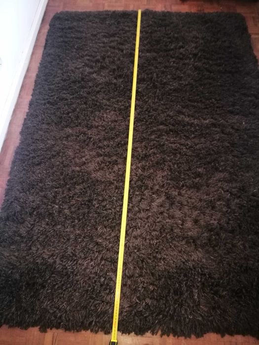 Tapete de pelo alto em cinzento escuro