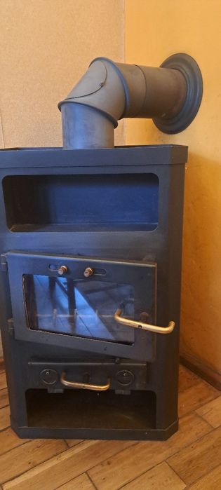 Piec kominkowy wolno stojący