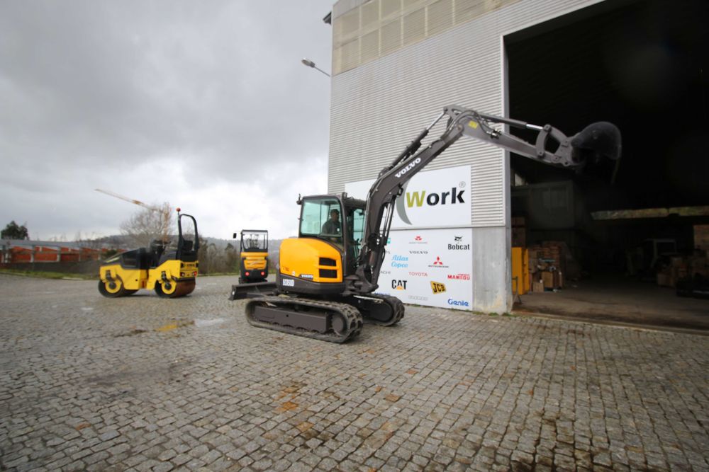 Minigiratória de  Rastos VOLVO ECR 50 como nova