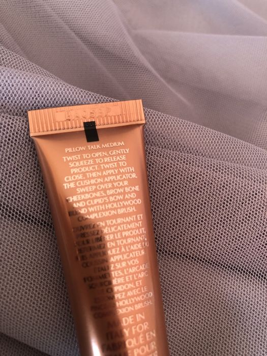 Nowy kultowy róż rozświetlacz Beauty Light Wand  Pillow talk Medium Charlotte Tilbury