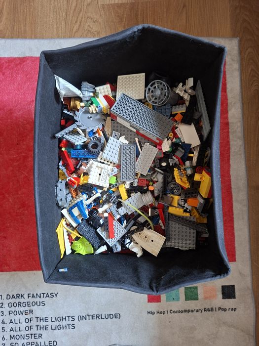 Lekko ponad 8kg klocków lego mix
