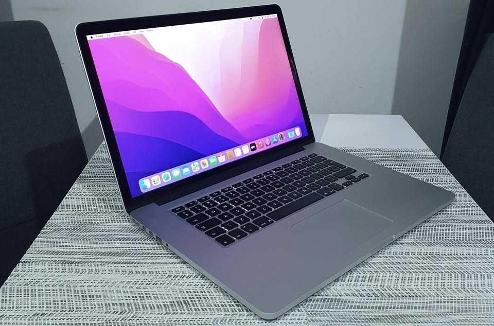 Apple Macbook Pro 15 Mid 2015 Retina 2880x1800 ntel®core™i7/AMD®R9™/Intel®Iris Pro™/16GBram/512GBSSD/Nowa Bat/Etui