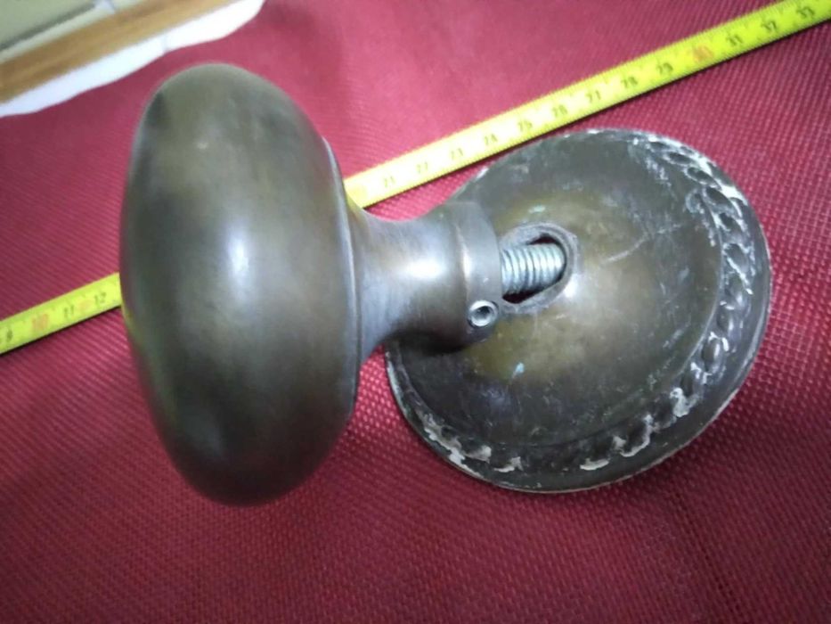 Puxadores antigos de latão. Ler tudo.