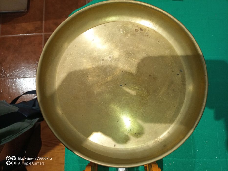 Uma balança lindíssima seja em pintura  como no próprio modelo