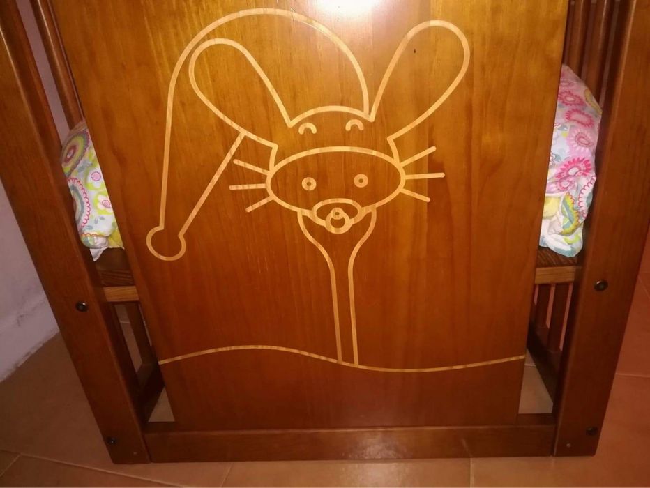 Cama de bebé GIRAFA – Transforma-se em sofá e secretária