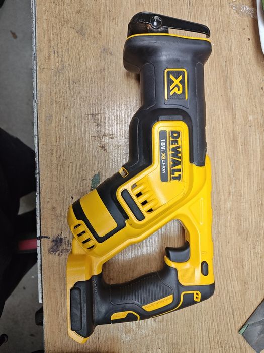 Dcs 367 DeWalt piła szablasta  lisi ogon