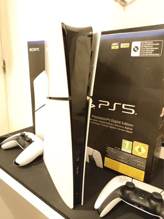 PS 5 slim 1TB com 2 comandos