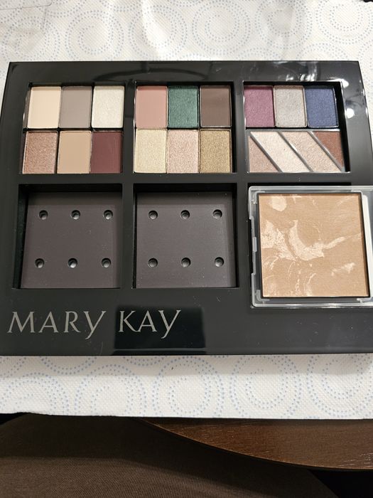 Paletka magnetyczna Mary Kay wraz z cieniami