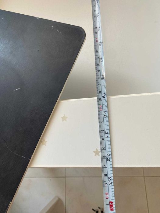 Mesa infantil com arrumação + bancos