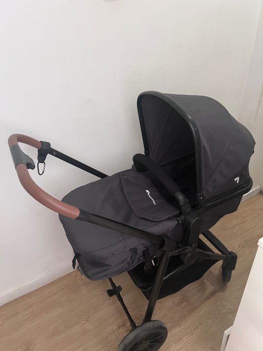 Carrinho de bebê e Bumbo