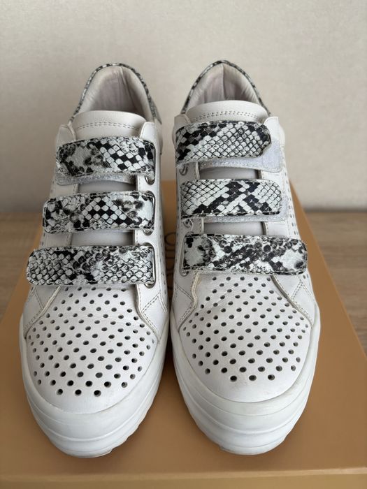 Кросівки Estro б/у