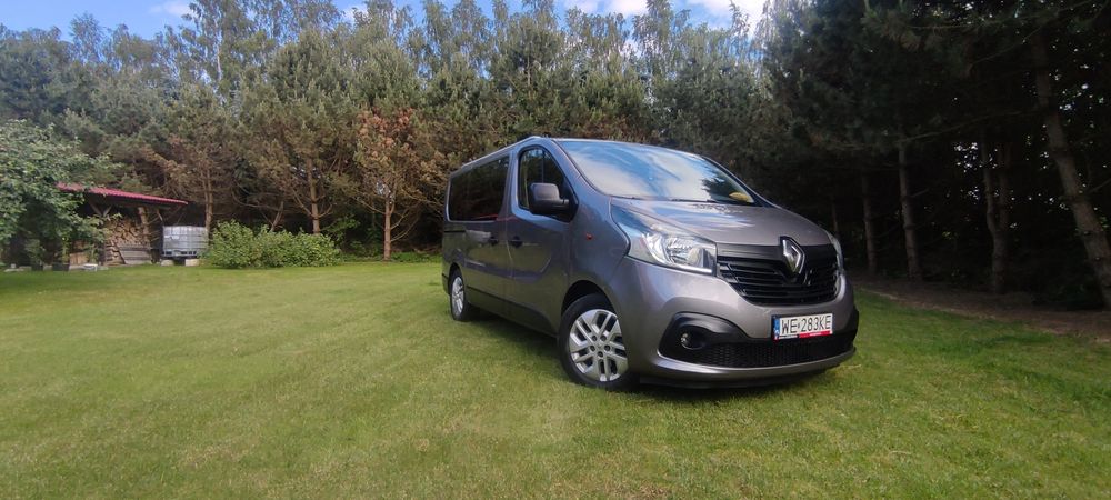 Renault Trafic 9 osobowy.