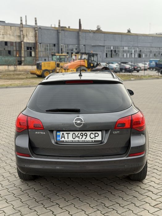 Продам Opel Astra j 2011p