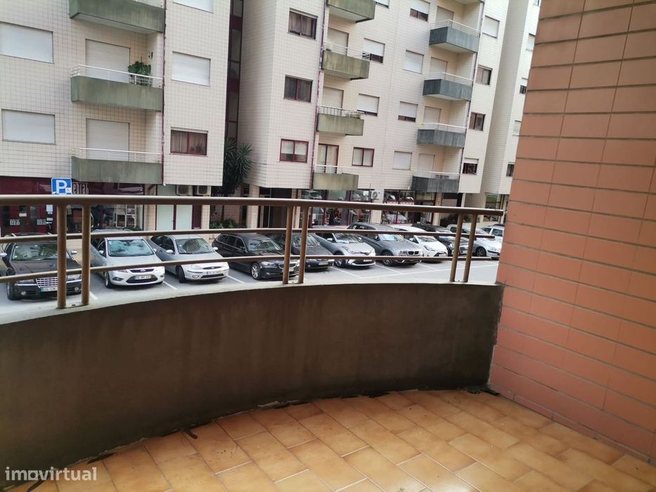 T3 para arrendar mobilado e equipado | 2 frentes | 1 terraço