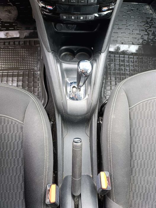 Peugeot 208 2017 року 1.2 л./бензин