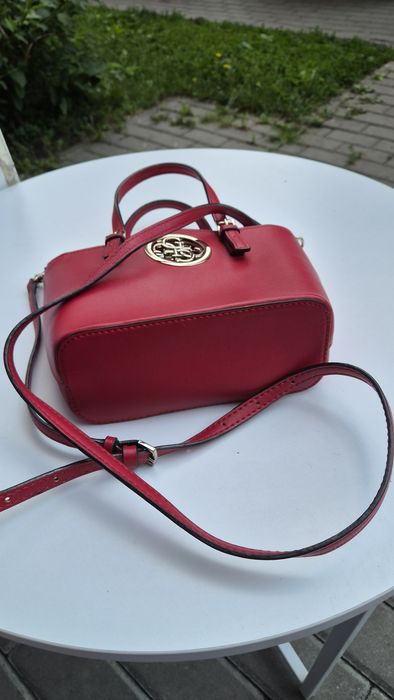 Червона сумка GUESS