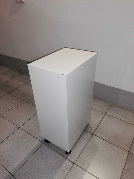 móvel de gavetas branco