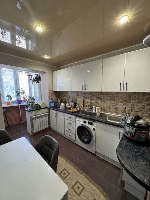 3х комнатная квартира 2/9 Таврический