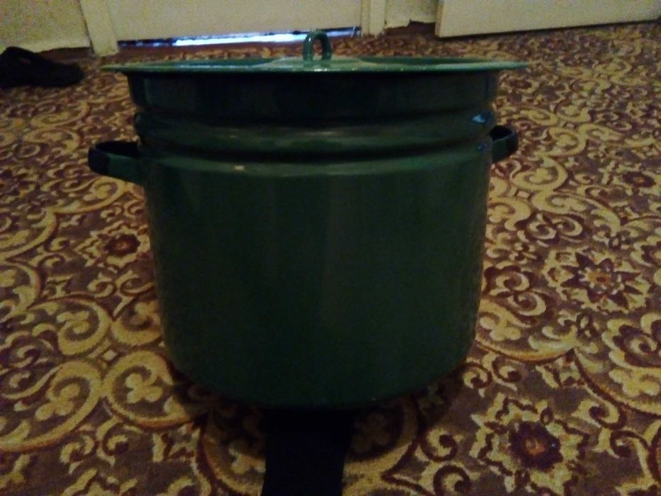 Каструля велика емальована з кришкою