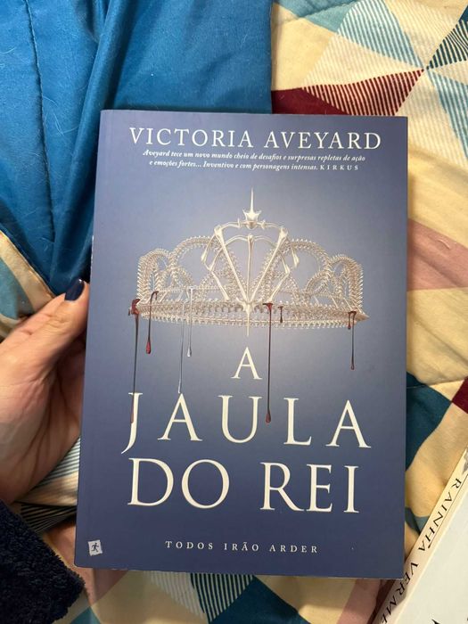 Livro "A Jaula do Rei" de Victoria Aveyard