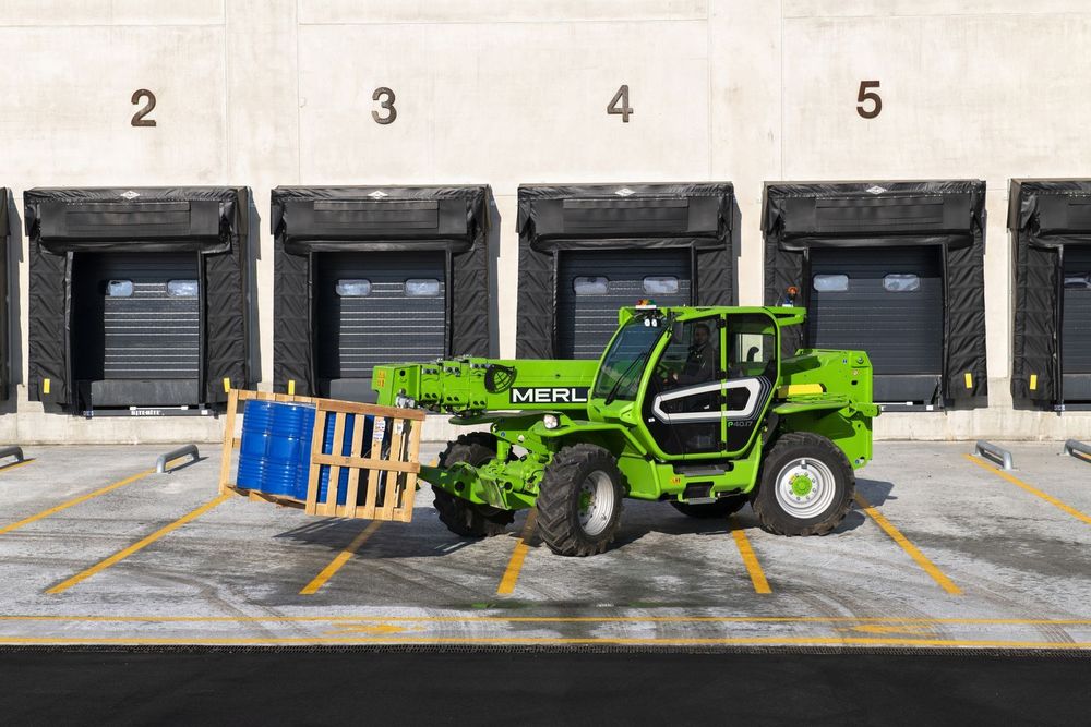 Merlo P40.17  [udźwig 4 t - wysokość podnoszenia 16,6 m - masa operacyjna 11,7 t]