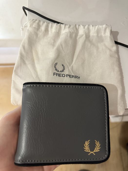 Vendo carteira Fred Perry original sem uso