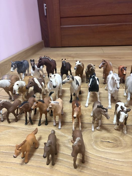 figurki koni i innych zwierzat schleich