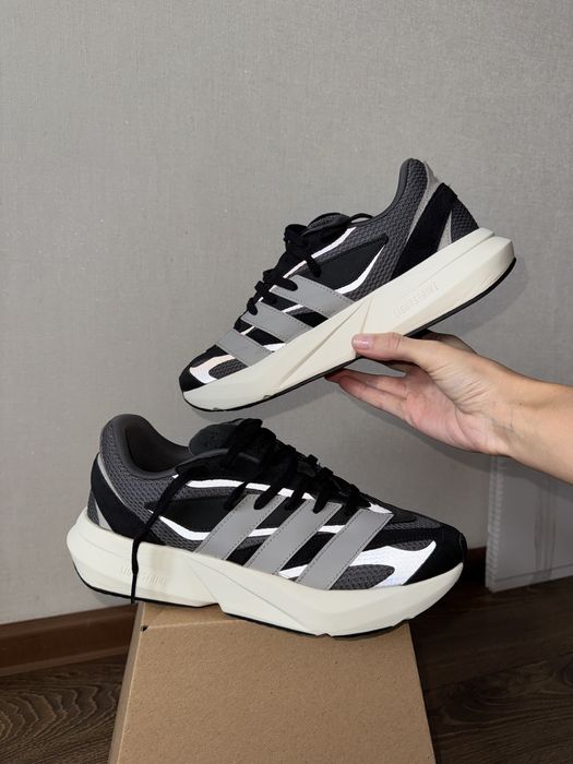 Кроссівки Adidas LIGHTSTRIDE