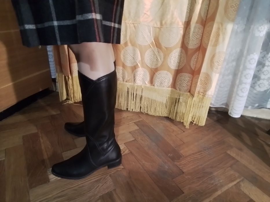 Красивые и удобные сапоги 40 раз.,кожа, Польша