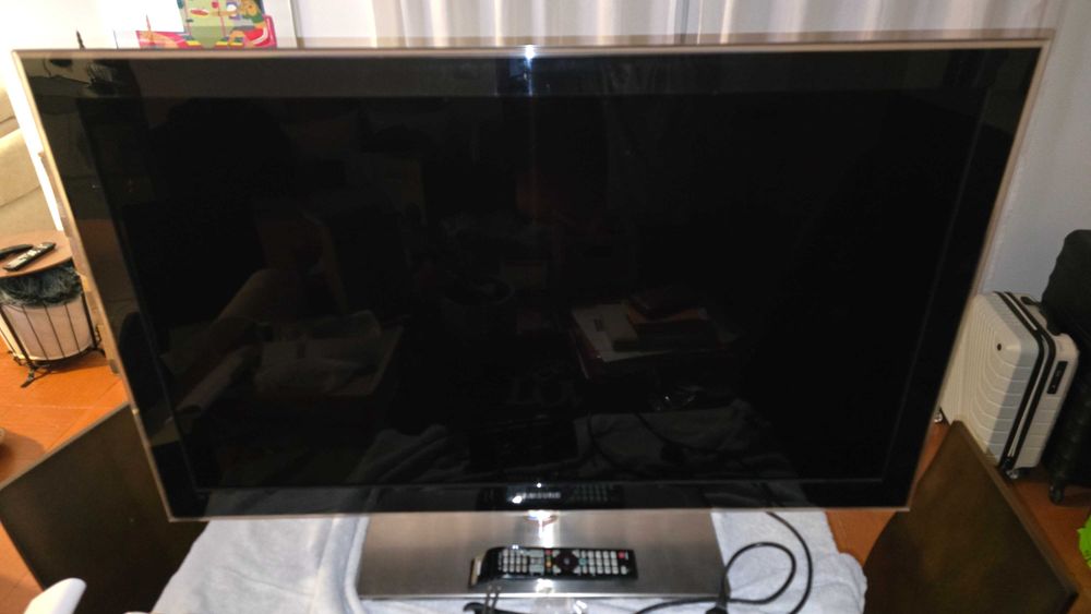 TV Samsung 46" LED Full HD (UE46B8000) Ultra Slim + Suporte Parede + Comando Original