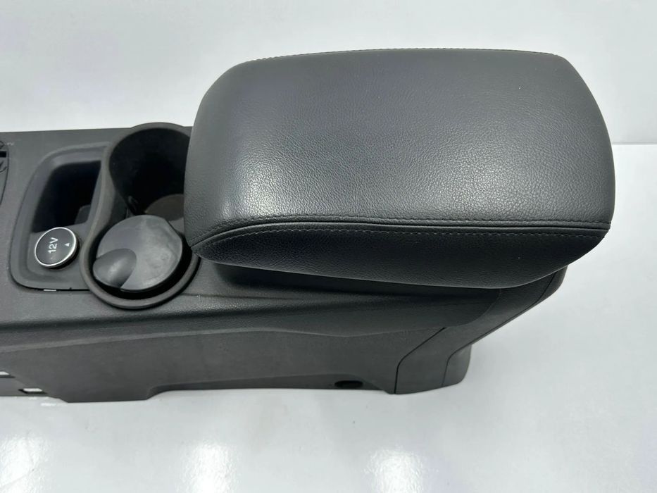 Apoio Braço / Consola Central - Ford Focus III (2013)